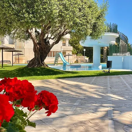 Large Relaxed Terrace, Golf Views